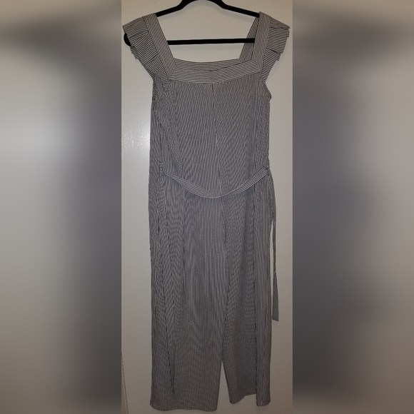 Capri Romper with Belt - Picture 3 of 3